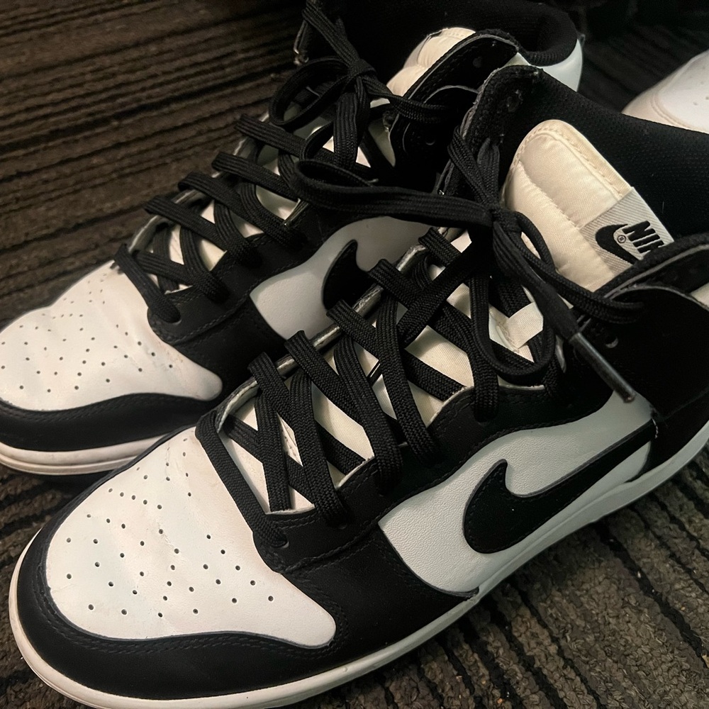 Nike Men's Classic Black And White Sneakers - image 1